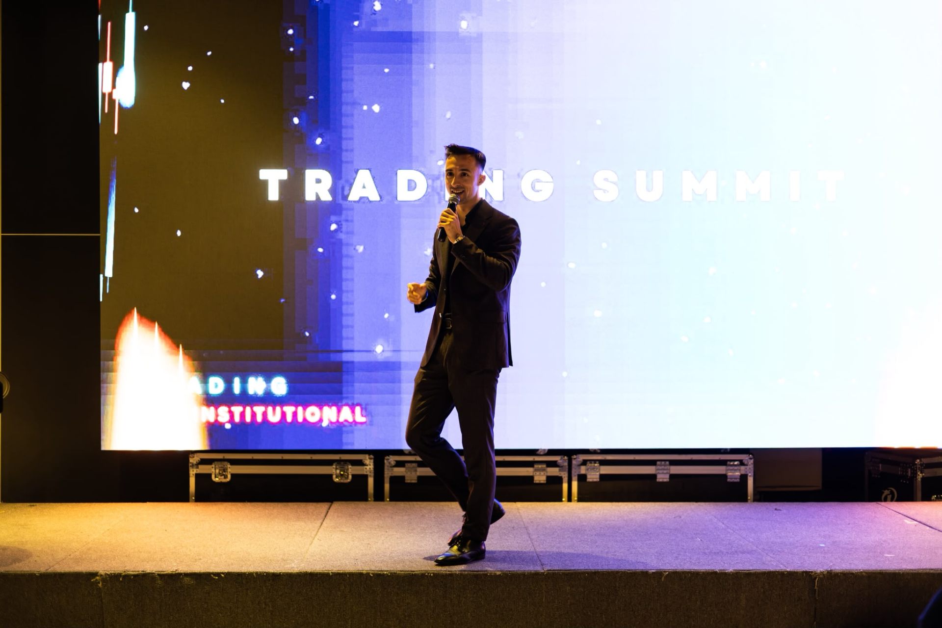 Răzvan Popescu pe scena Trading Summit